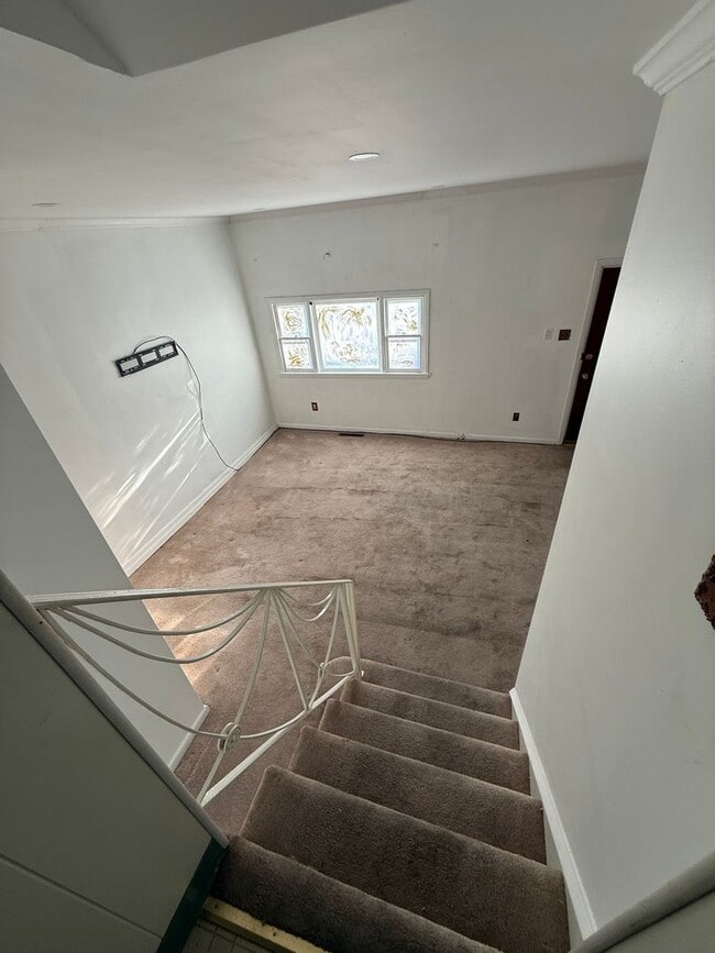 Building Photo - Cute two bedroom in Frankford section of P...