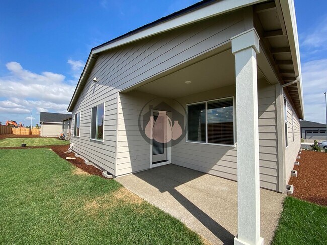 Building Photo - Beautiful Home in Woodburn Coming Soon