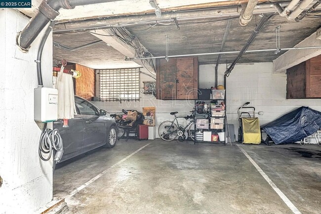 Building Photo - 233 Orange St