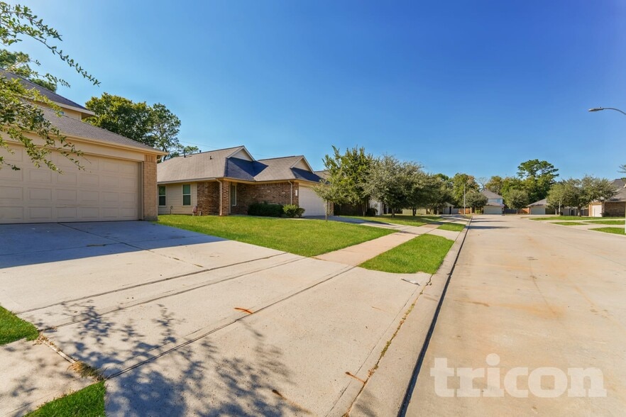 Building Photo - 21402 Palma Grove Way