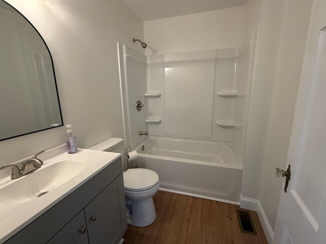 Building Photo - Prime Nashville Location with Comfort & Convenience