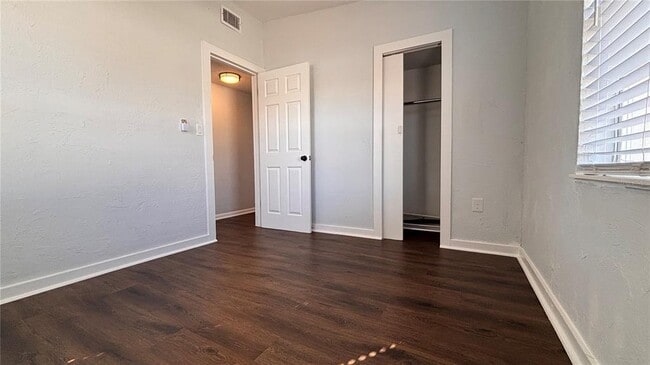 Building Photo - 21543 Kenyon Ave