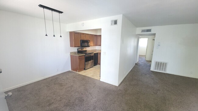 Building Photo - 1702 W Tuckey Ln