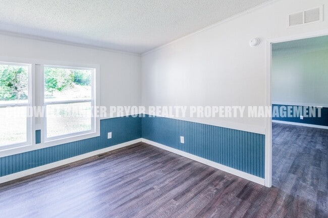 Building Photo - 1108 Shady Ln