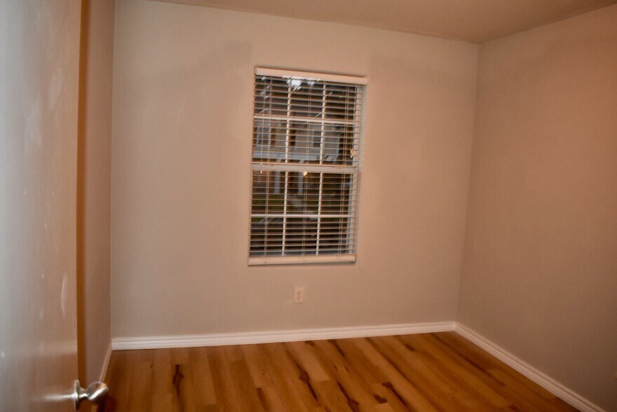 Building Photo - 410 Laurel Sage Dr