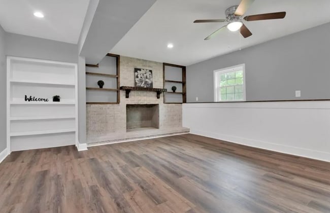 Building Photo - NEW LISTING!!!!!