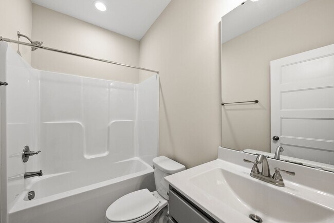 Building Photo - 7994 Humie Olive Rd