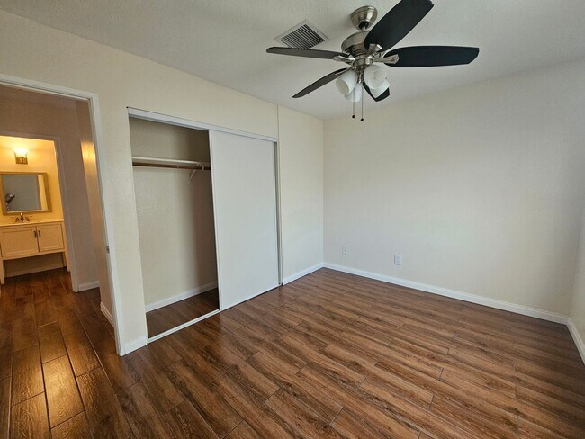 Building Photo - FRESH, CLEAN & BRIGHT 3 BED 2 BATH