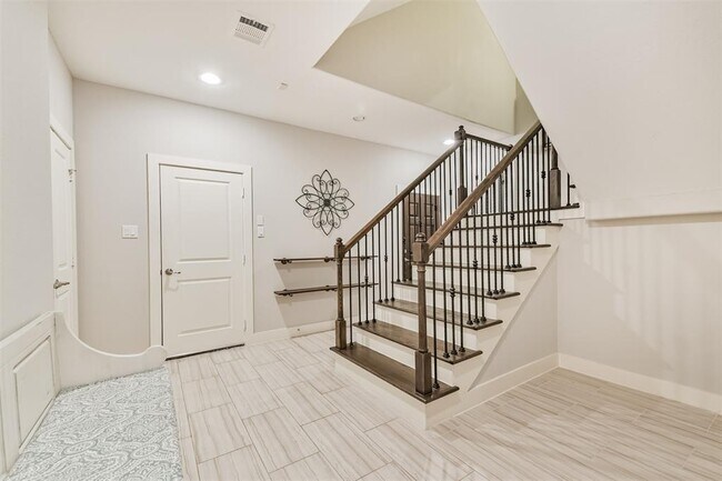 Building Photo - 6623 Letein St