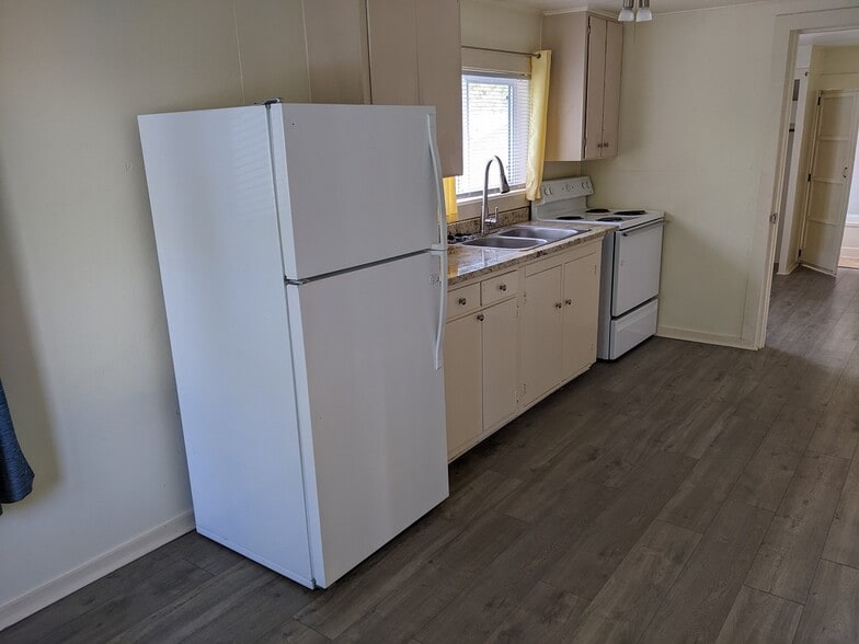 Kitchen (1) - 1124 Almaden St