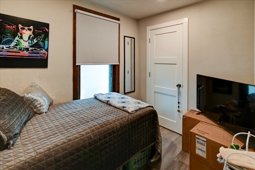 Building Photo - 205 S Fair Oaks Ave