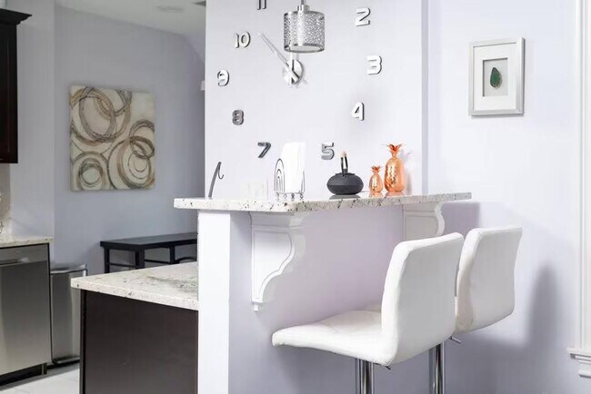 Building Photo - 810 Broadway-SI ID1511377P