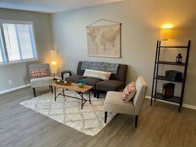 Building Photo - Cute and Convenient South Nashville Townhouse near BNA and Woodbine - Renovated