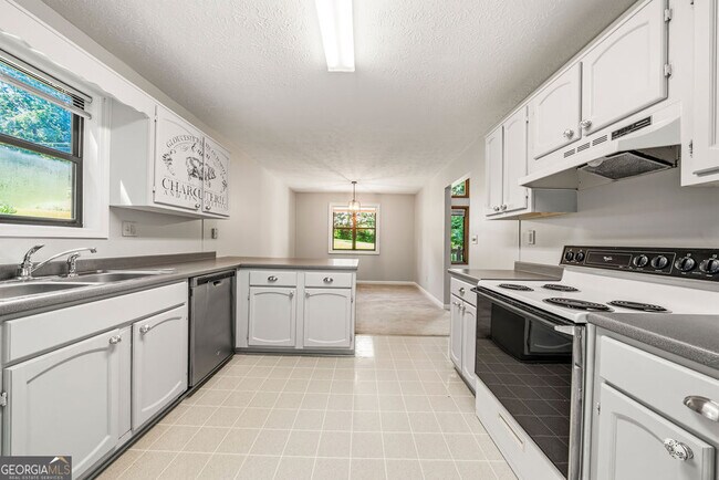 Building Photo - 4741 N Springs Rd NW