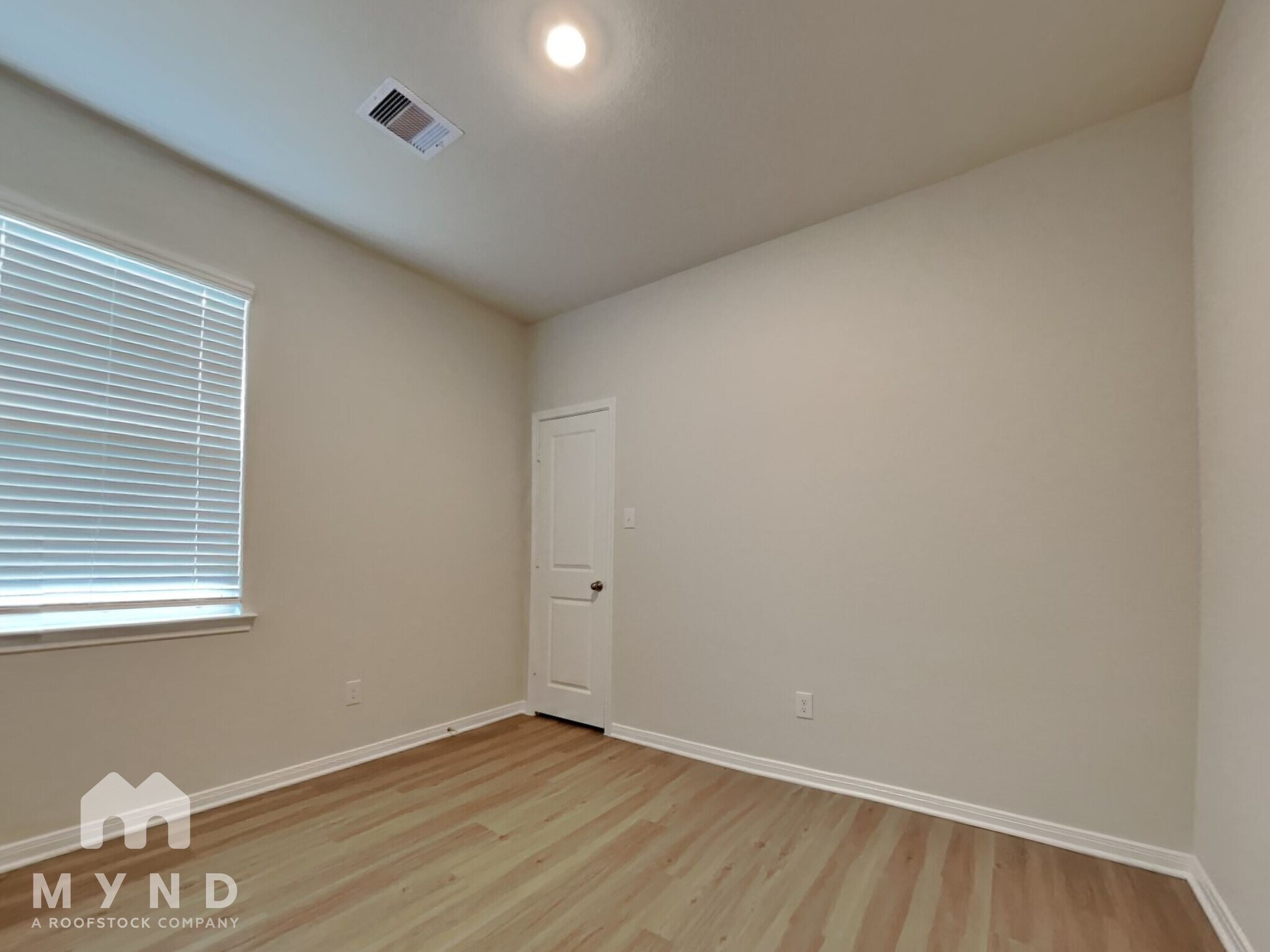 Building Photo - 15419 Maple Ter Dr