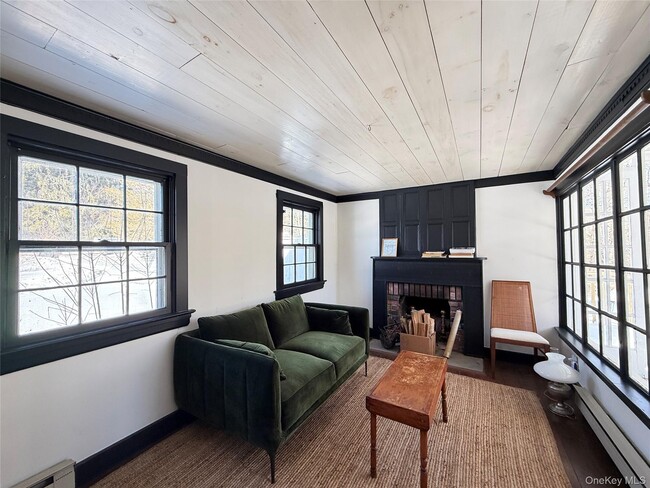 Building Photo - 674 Debruce Rd