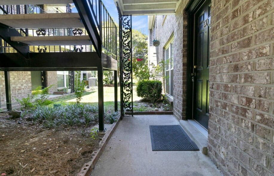 Building Photo - 650 Cornell St