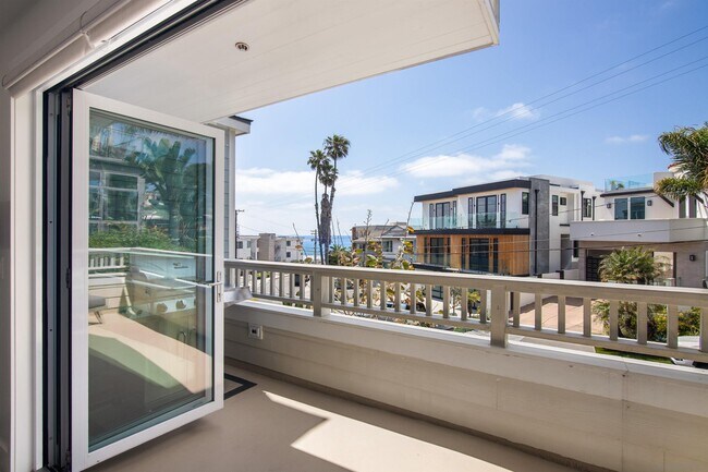 Building Photo - 298 Playa Del Sur St