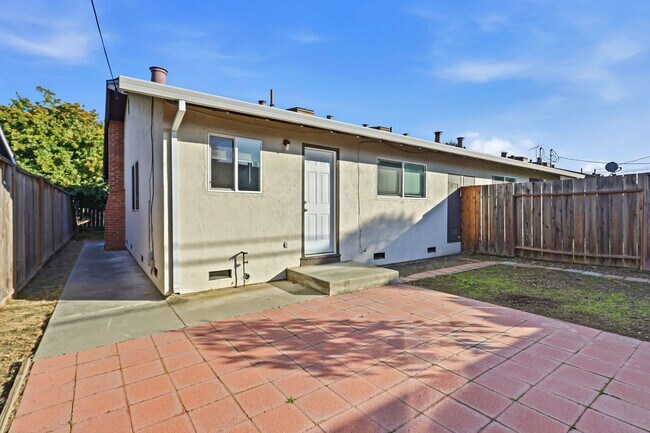 Building Photo - 1559 S Wolfe Rd