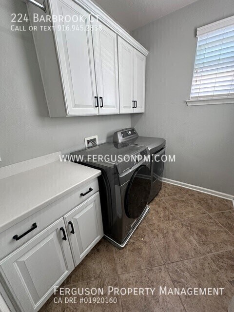 Building Photo - 224 Barbrook Ct