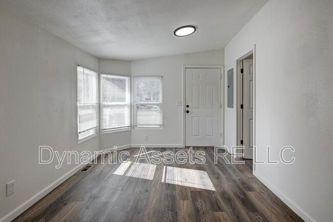 Building Photo - 705 N Cayuga St