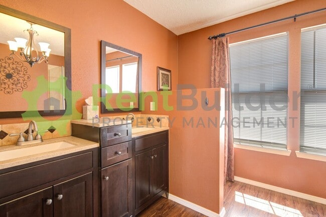 Building Photo - $MOVE IN SPECIAL PRICING$ 999.00 FIRST FULL MONTHS RENT.