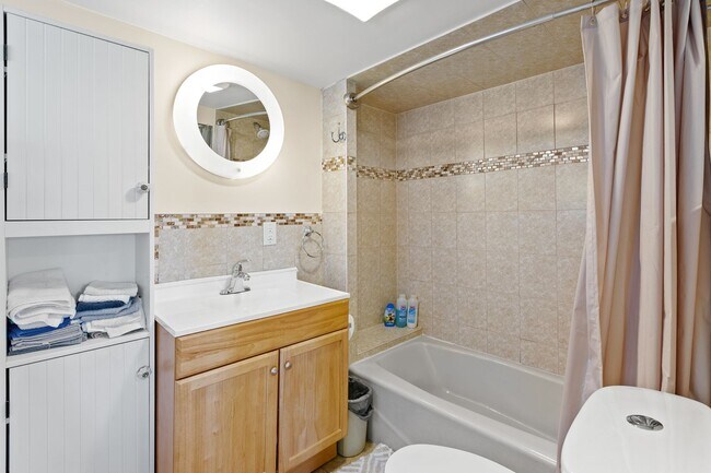 Building Photo - UNFURNISHED cozy private 2-bedroom, 2-bathroom home nestled in Winston-Salem