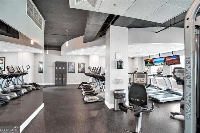 Building Photo - 923 Peachtree St NE