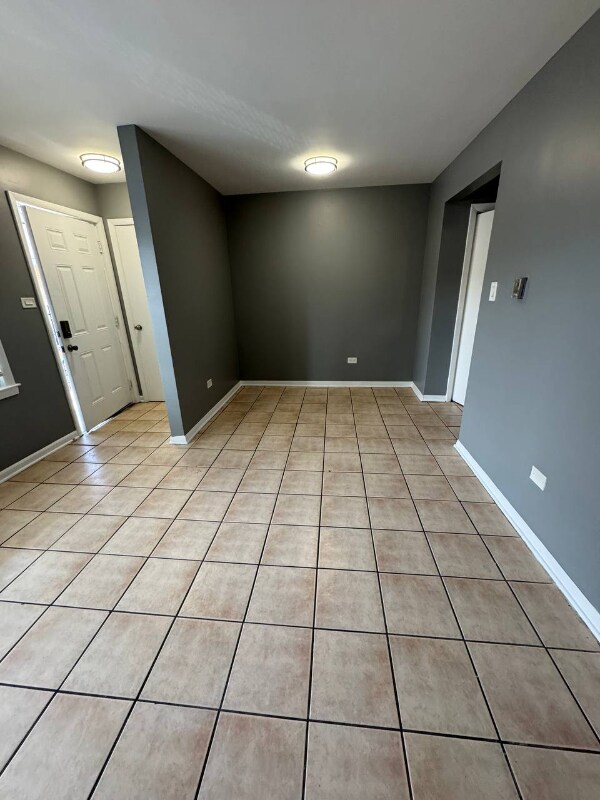 Building Photo - 3110 W 59th St