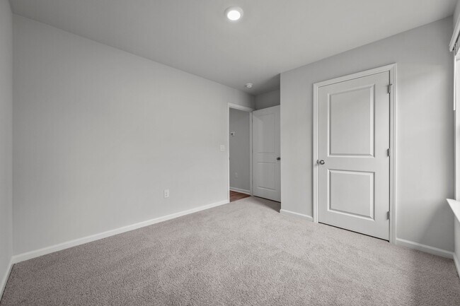 Building Photo - 2098 Course Ln