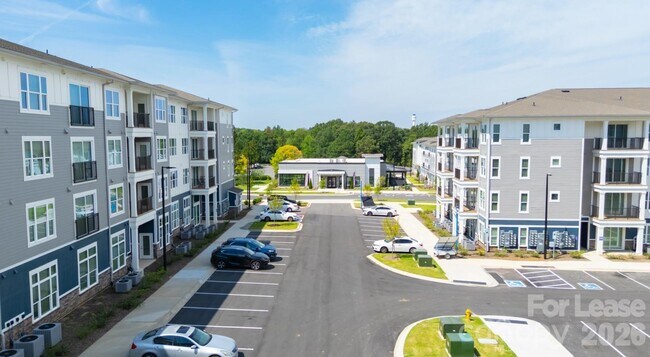 Building Photo - 2546 Perimeter Pointe Pkwy