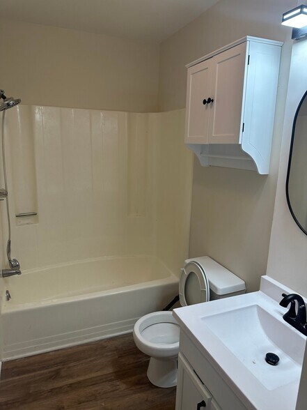 Building Photo - 8600 Olde Colony Trail