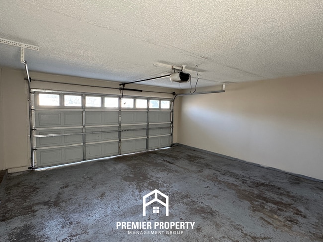 Building Photo - 6015 Harvest Hill Cove