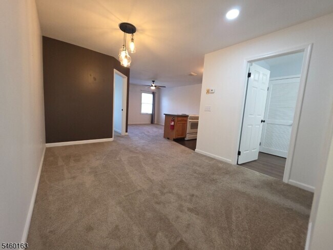 Building Photo - 272 US-206