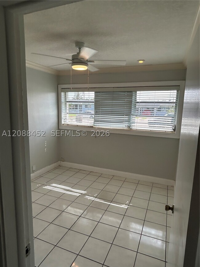 Building Photo - 5372 W 4th Ln