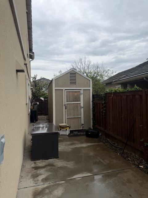 Building Photo - 4 bedroom 2.5 baths: formal living/dining