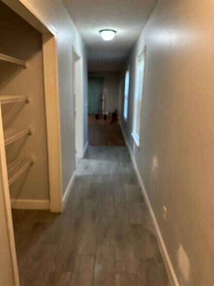 Building Photo - 104 Camellia Ct