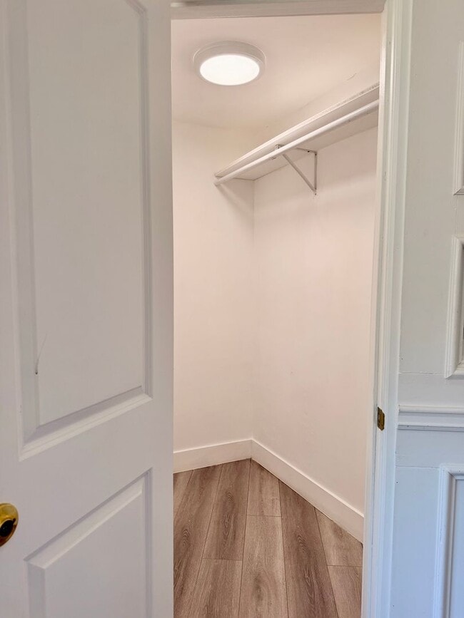 Building Photo - Gorgeous Encino Hills Home