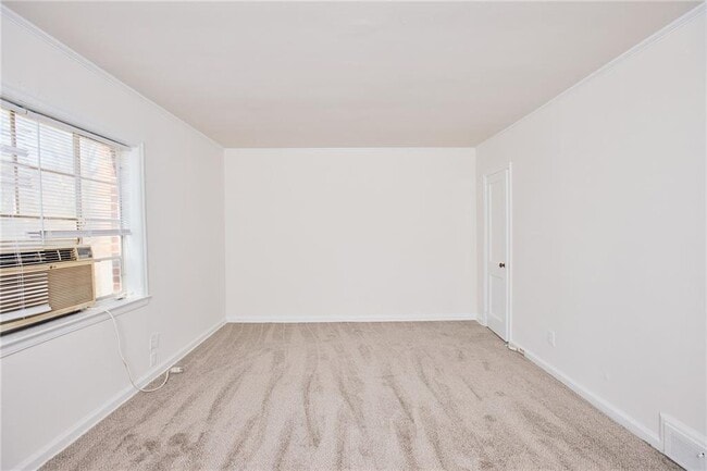 Primary Photo - 1347 Briarwood Dr NE