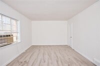 Building Photo - 1347 Briarwood Dr NE