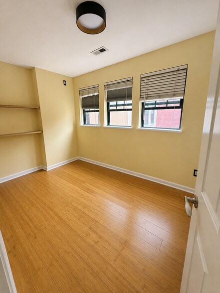 Building Photo - 133 Walton St