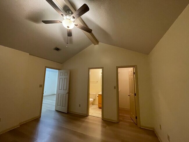 Building Photo - 2745 Tyndall Dr