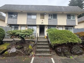 Building Photo - Charming 2 bed, 1 bath Lynnwood Condo, $1695/mo.