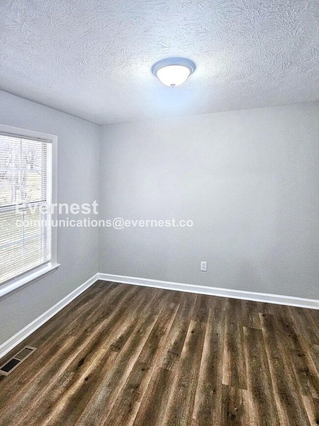 Building Photo - 208 Centennial Dr