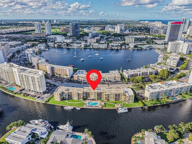 Building Photo - 301 Golden Isles Dr