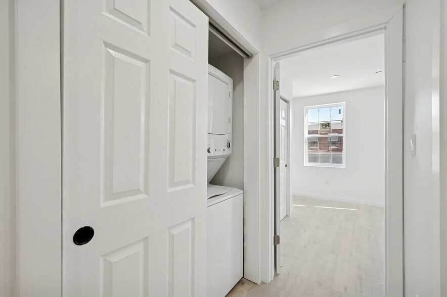 Building Photo - 5530 Boyer St