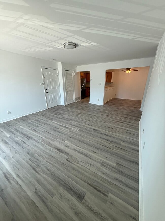 Building Photo - 208 Heather Croft