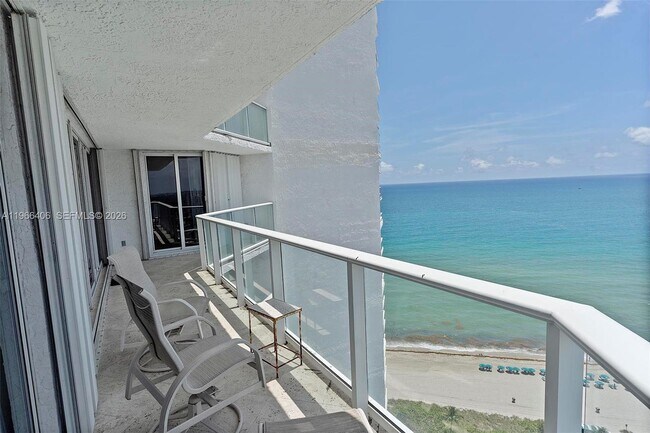 Building Photo - 16445 Collins Ave