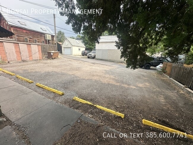 Building Photo - 1050 E 400 S