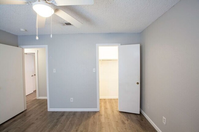 Building Photo - 1535 Rocky Point Dr